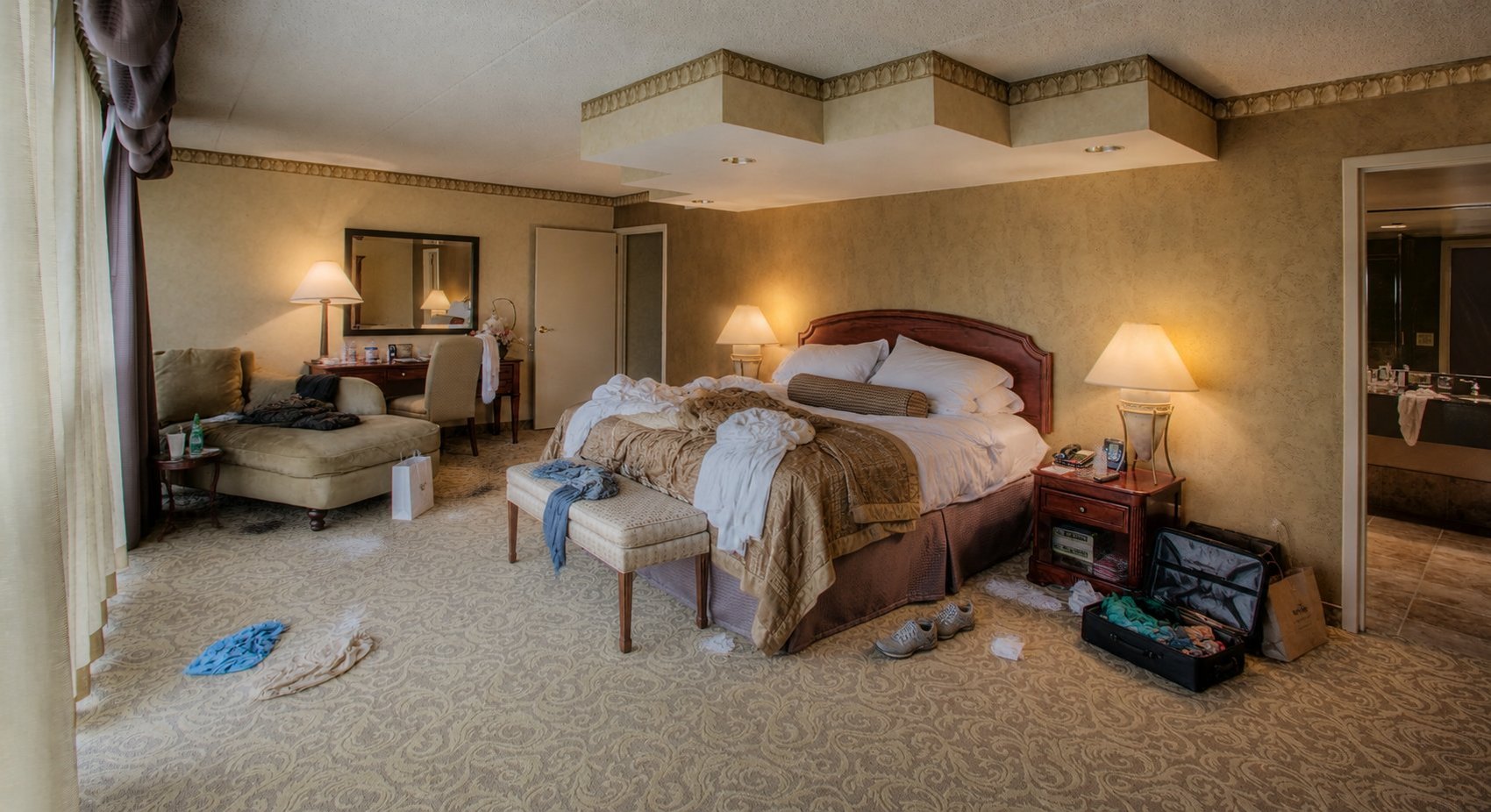 Hotelzimmer vor der Reinigung – Abreisezimmer